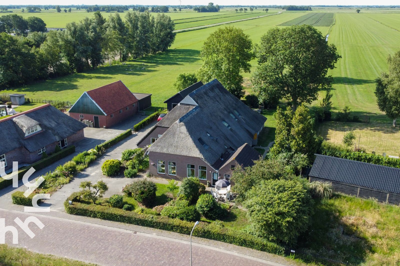 Kunstzinnige muurschildering in OV517 vakantiehuis in Zuidveen, met een prachtig landschap.