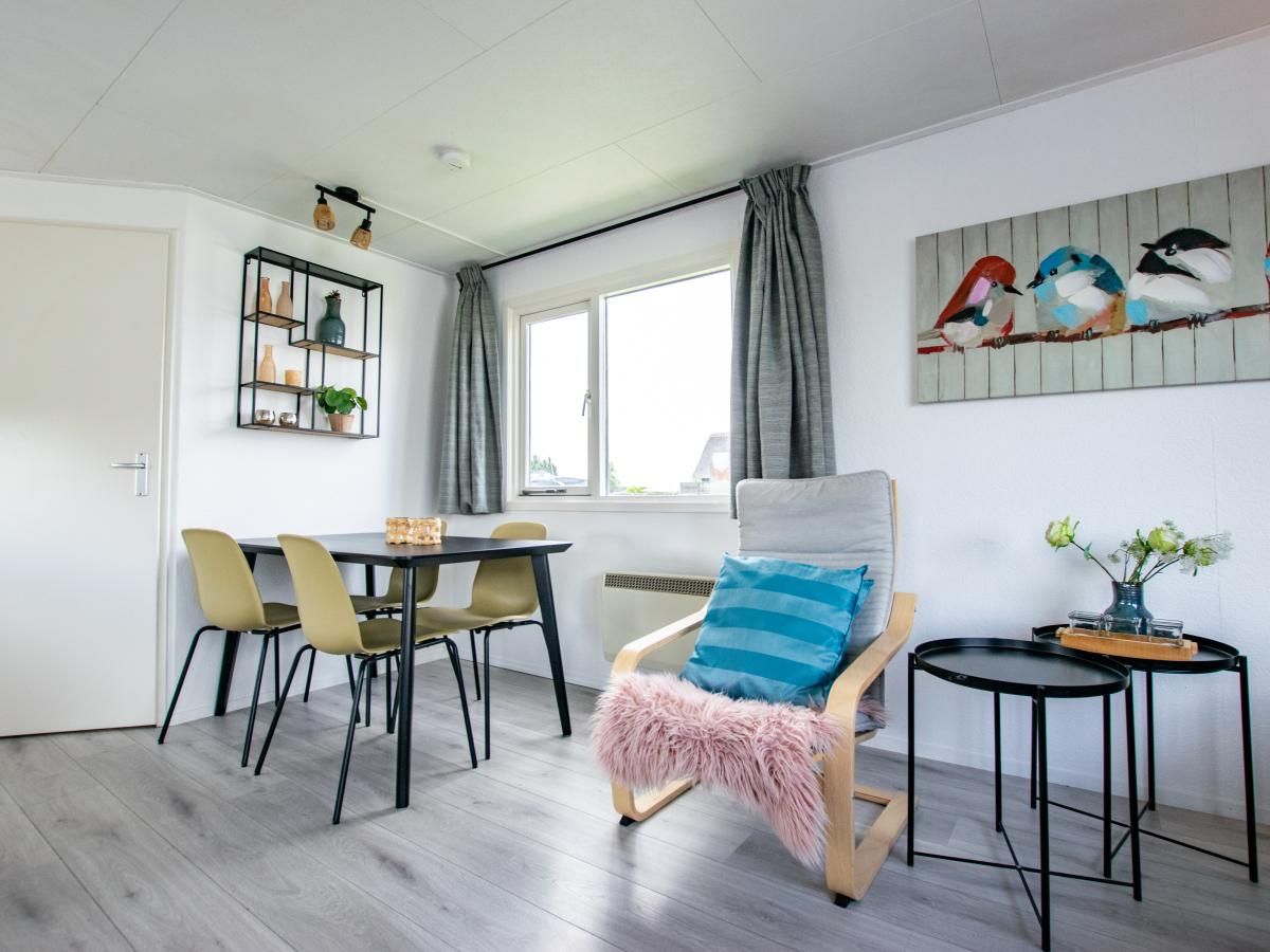 Eetkamer en zitruimte in Blauwborst 24-18 vakantiehuis in Breukelen, Utrecht