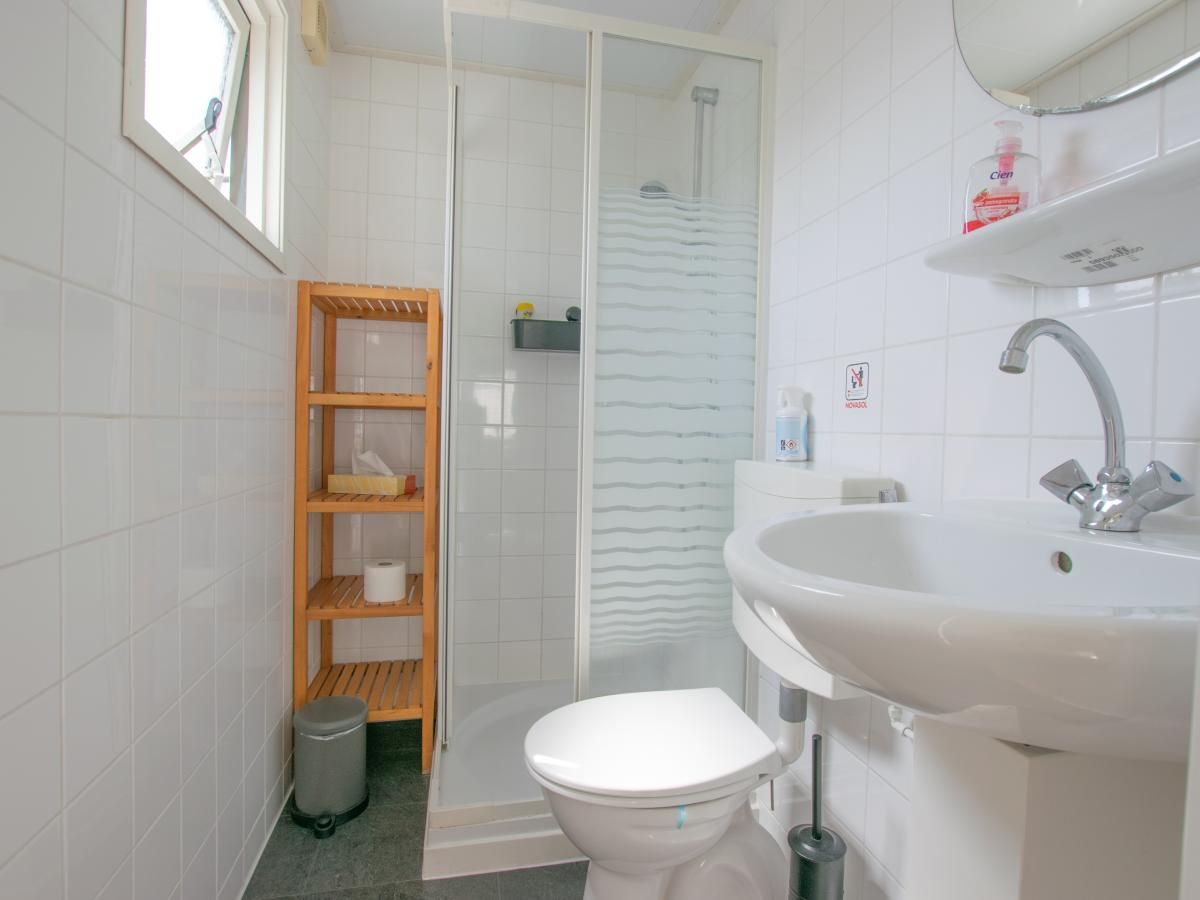 Frisse badkamer in Blauwborst 24-18 vakantiehuis in Breukelen, Utrecht