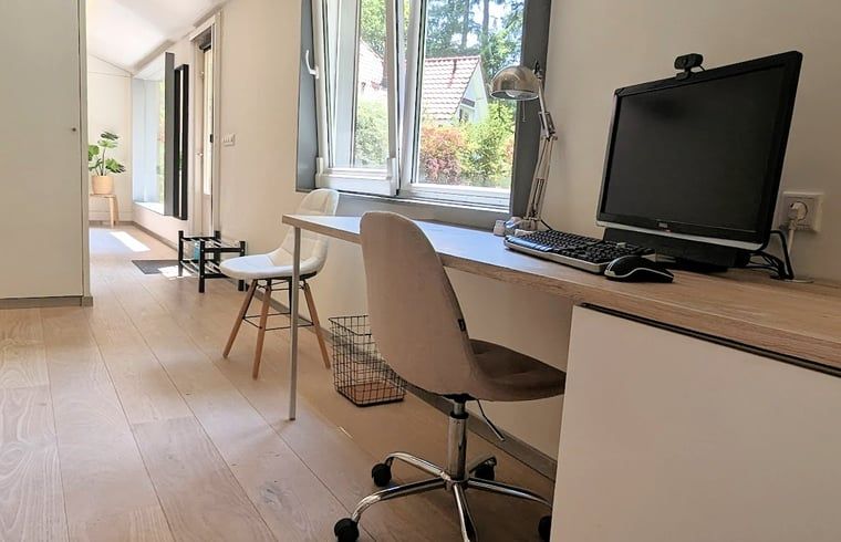 Werkplek in Vakantiehuis in Soest, Utrecht noord, ideaal voor thuiswerken in een rustige omgeving.