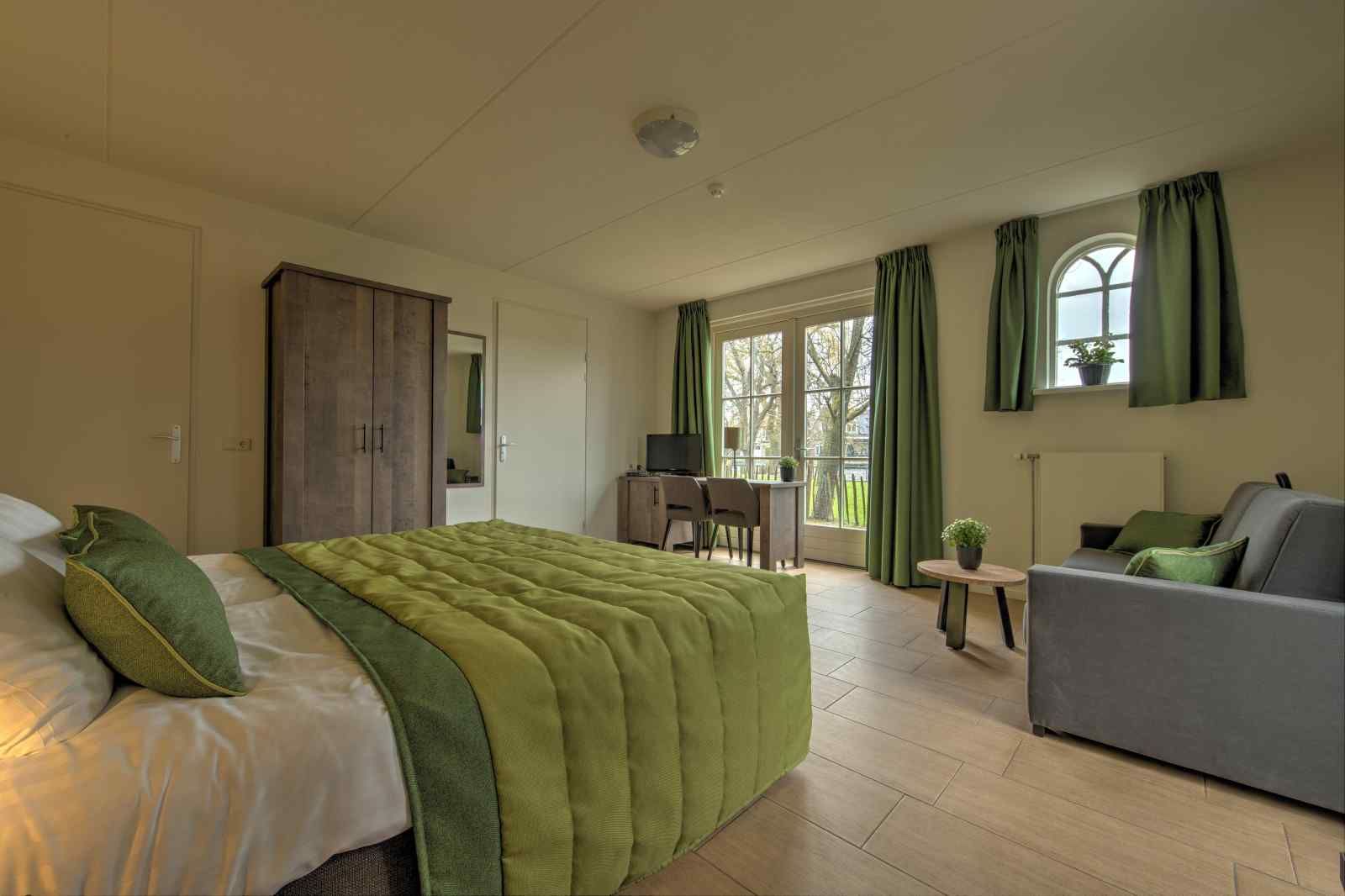 Modernes Badezimmer mit Badewanne im Ferienhaus UT020 in Vreeland, Utrecht