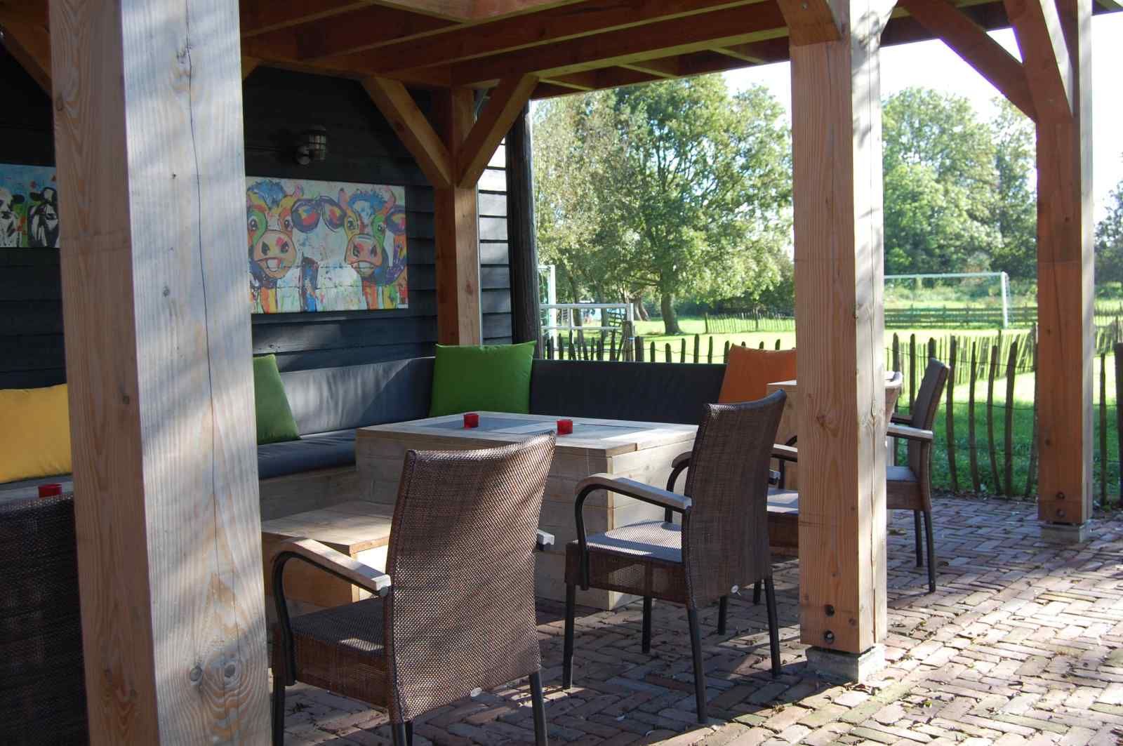 Gemuetliches Wohnzimmer im Ferienhaus UT020 in Vreeland, Utrecht mit rustikaler Einrichtung