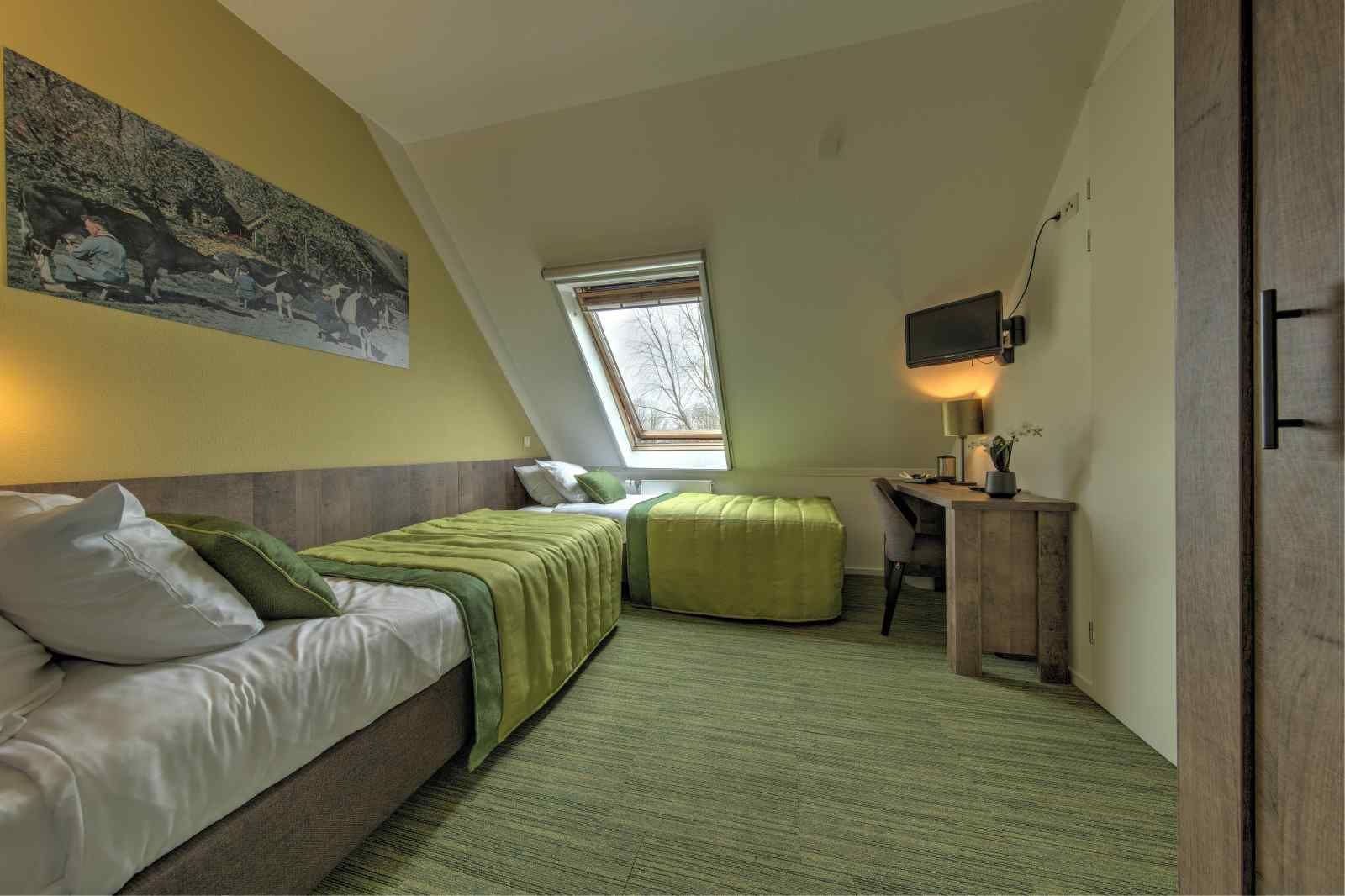 Kompaktes Badezimmer mit Dachfenster im Ferienhaus UT020 in Vreeland, Utrecht