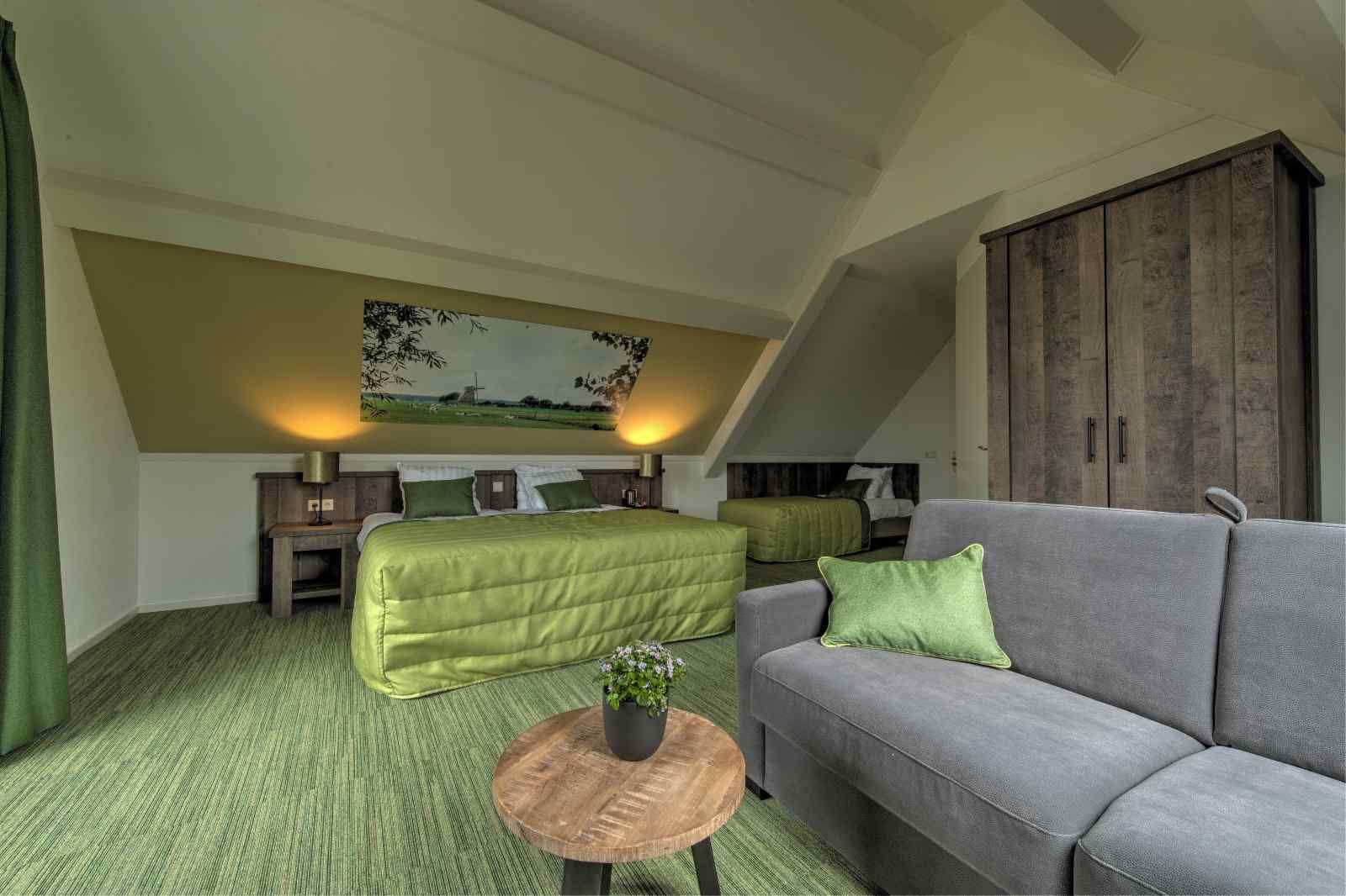 Moderne Kueche im Ferienhaus UT020 in Vreeland, Utrecht mit Blick auf den Garten