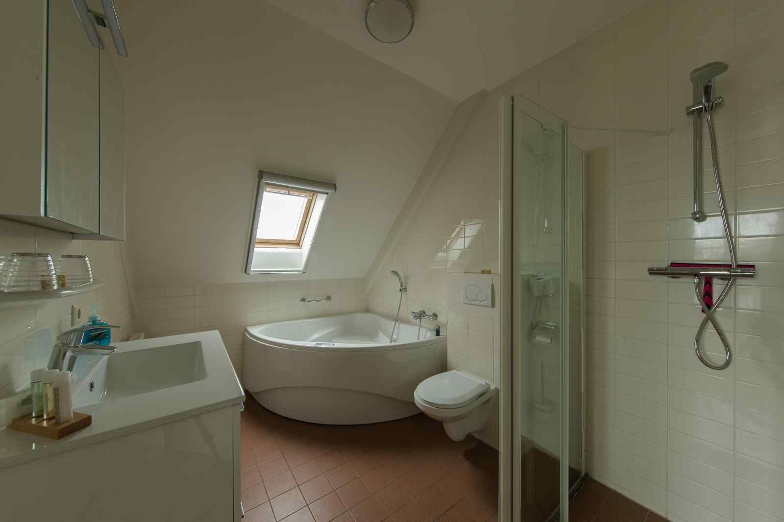 Helles Schlafzimmer mit Gruentoenen im Ferienhaus UT020 in Vreeland, Utrecht