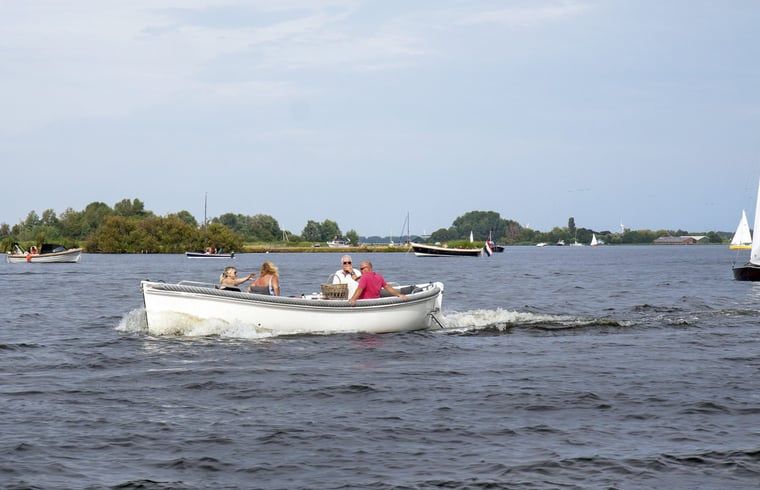 Boottocht op nabijgelegen meer bij Huisje in Tienhoven, vakantiewoning in Tienhoven, Utrecht.