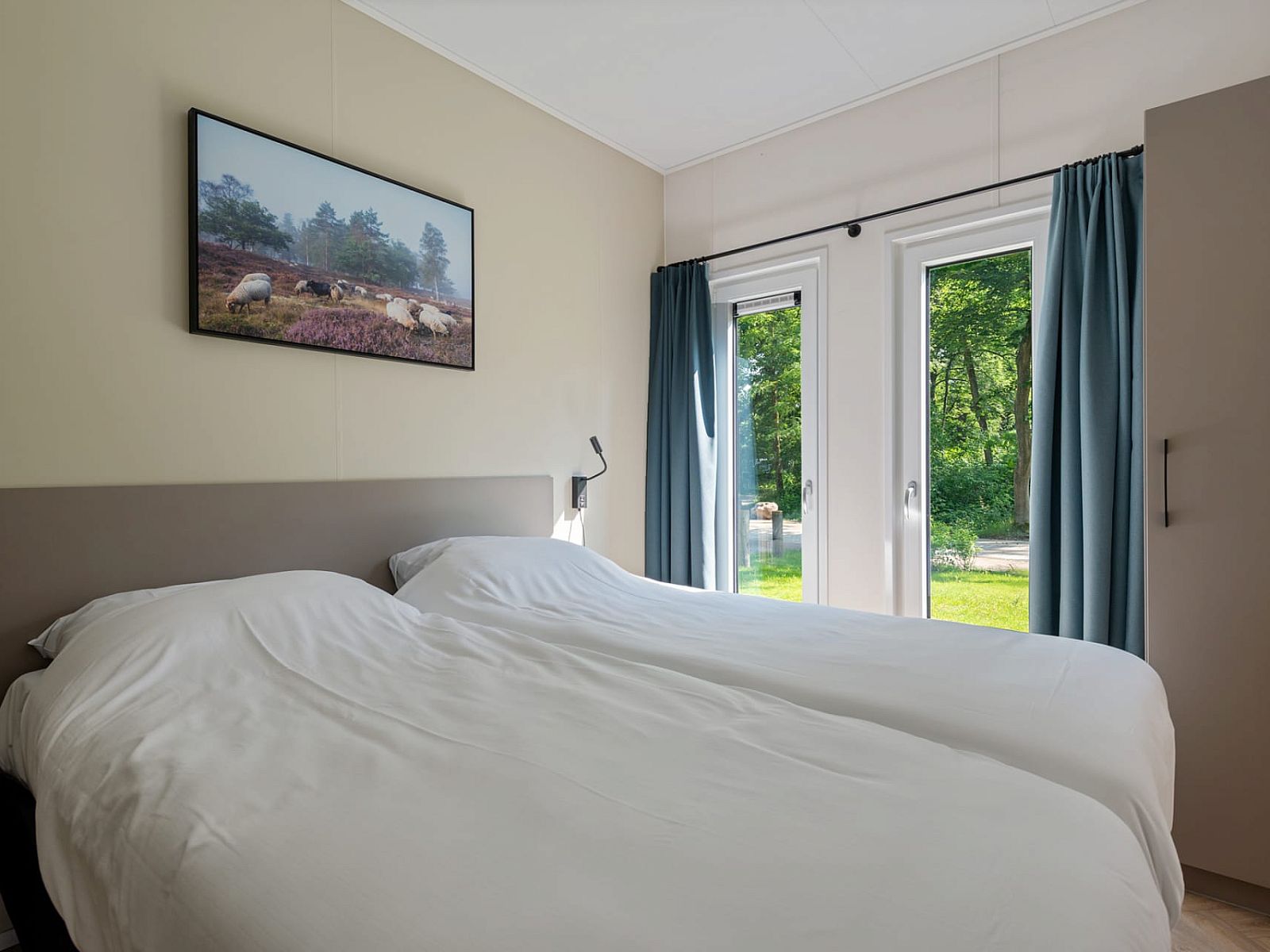 Double room in Bungalow Noordhout, Doorn, with green surroundings on the Utrechtse Heuvelrug.