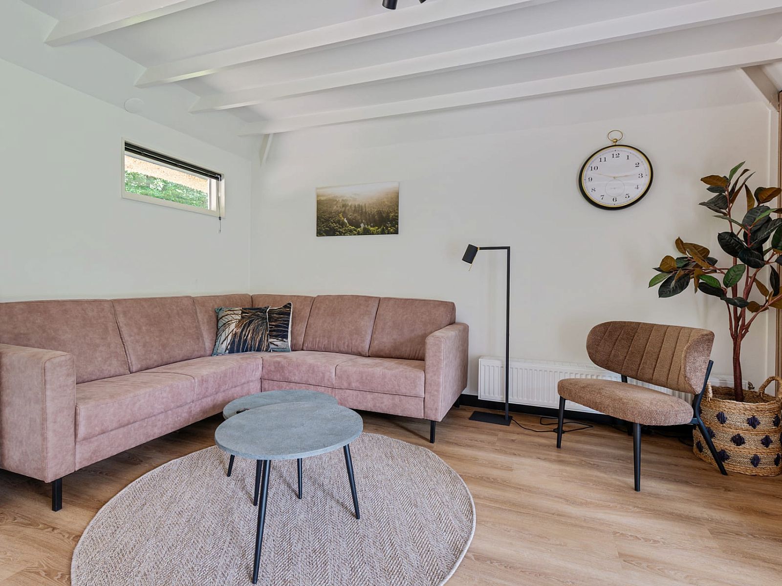 Comfortable sitting area in Bungalow Dennenburg, vacation home in Doorn, Utrechtse Heuvelrug.