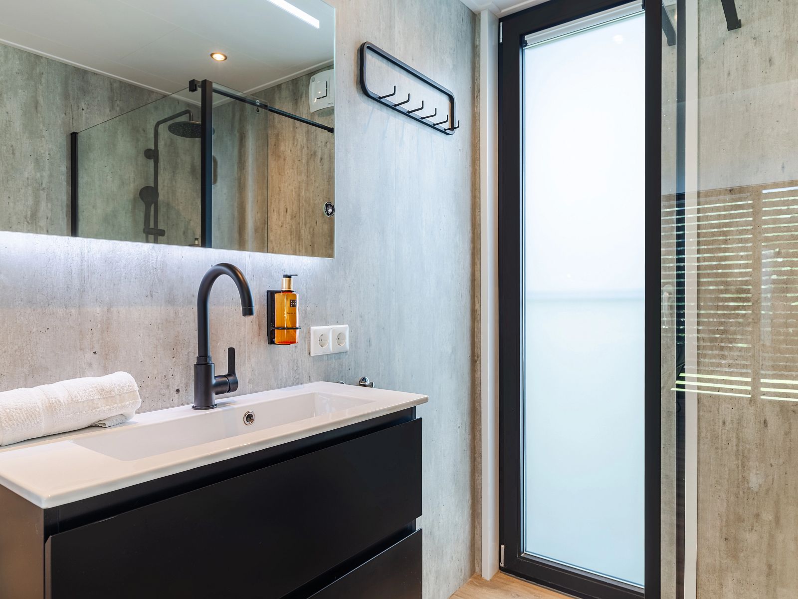 Unterkunft 5707146 - Bungalow Utrechtse Heuvelrug - 4-6 persoons Hottub Lodge | 4-6B2