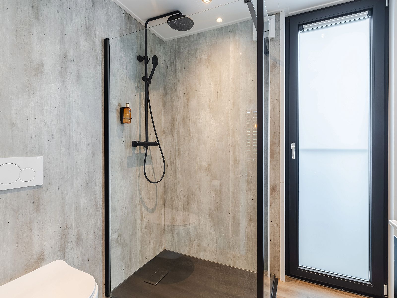 Unterkunft 5707149 - Bungalow Utrechtse Heuvelrug - 4-6 persoons Water Lodge | 4-6B1