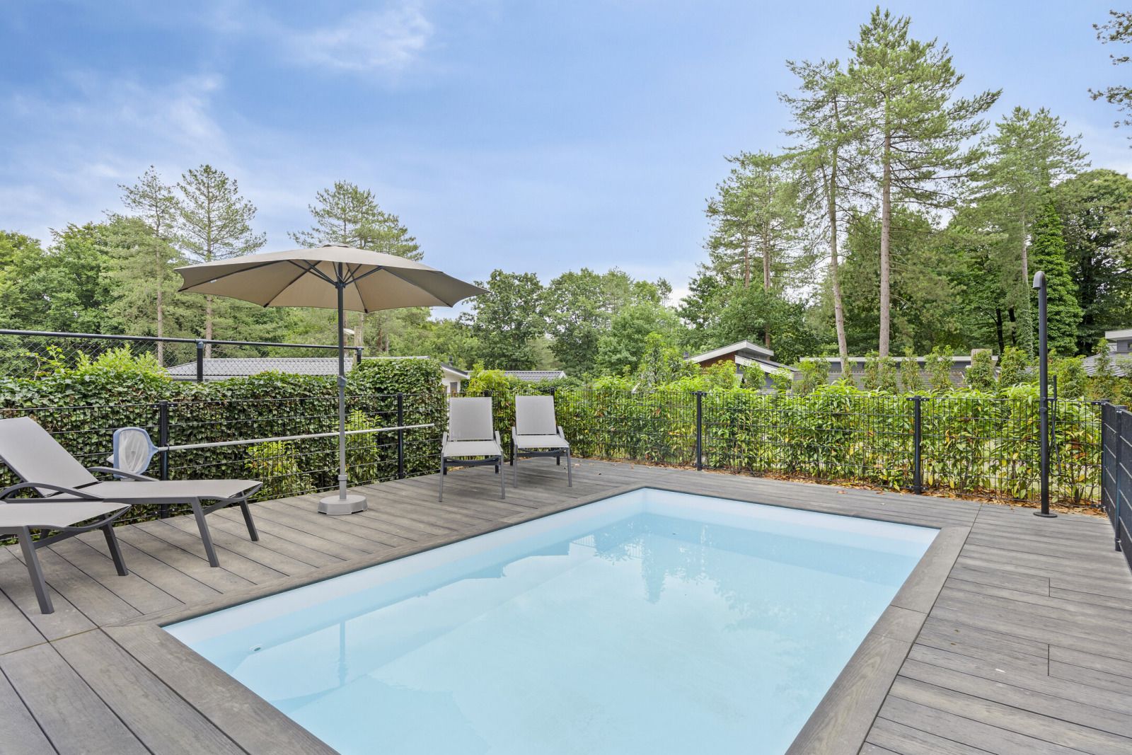 Unterkunft 570792 - Ferienhaus Utrechtse Heuvelrug - 10-persoons lodge met dipping pool en guest house