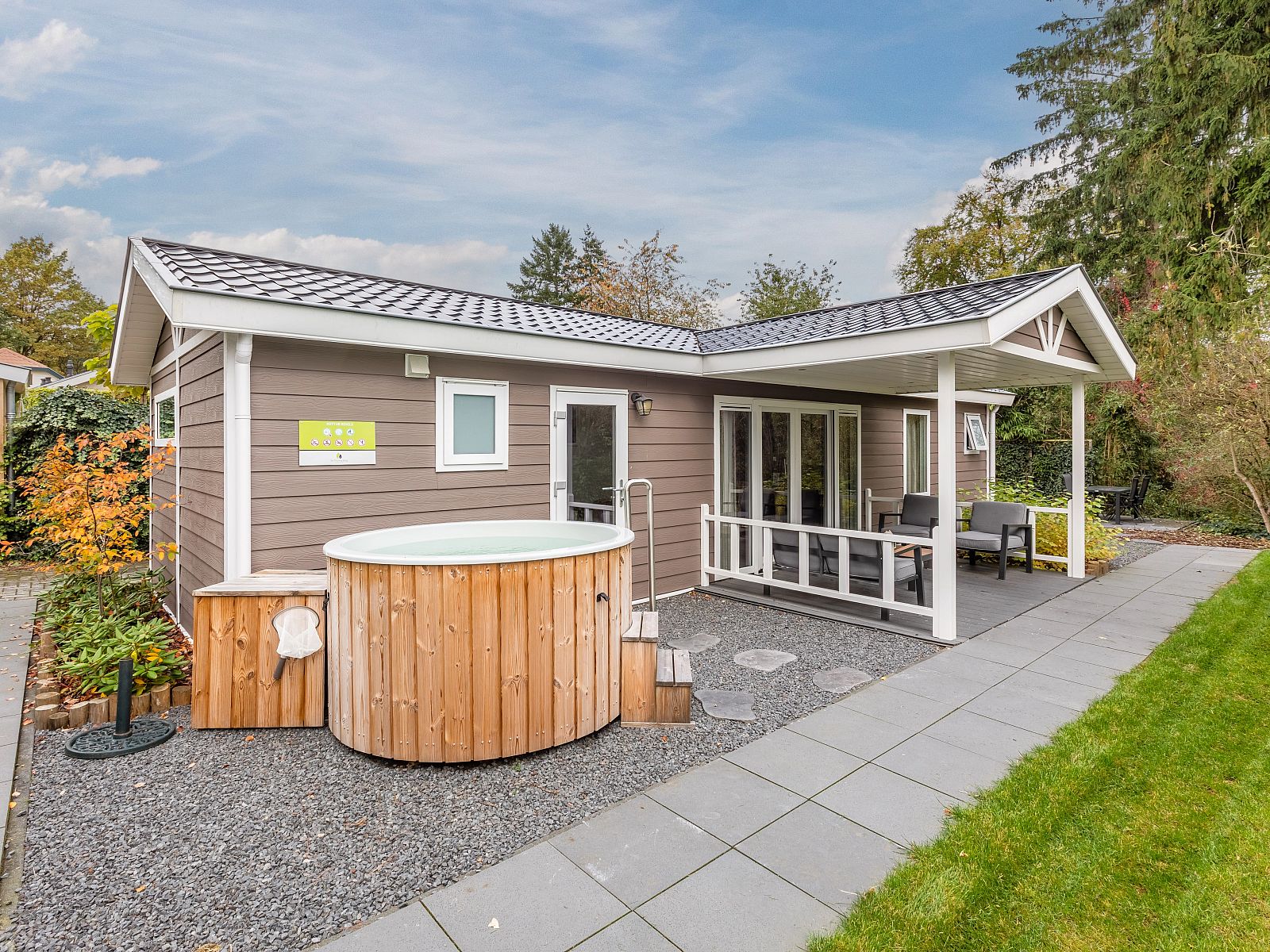 Guest house 570796 - Bungalow Utrechtse Heuvelrug - 4-persoons Wellness Lodge | 4BW