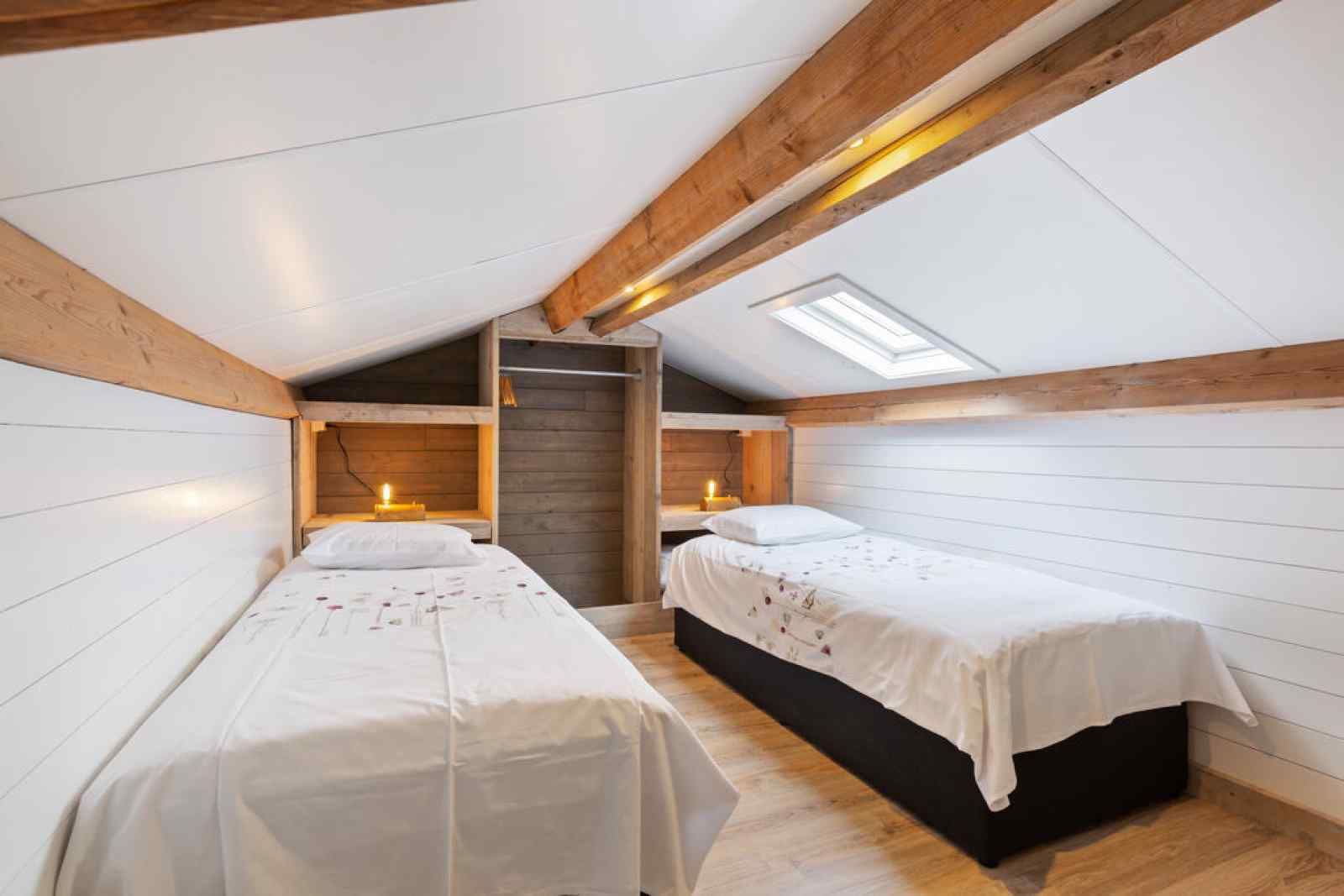 Open keuken en eetruimte in UT037, Leersum, Utrechtse Heuvelrug.