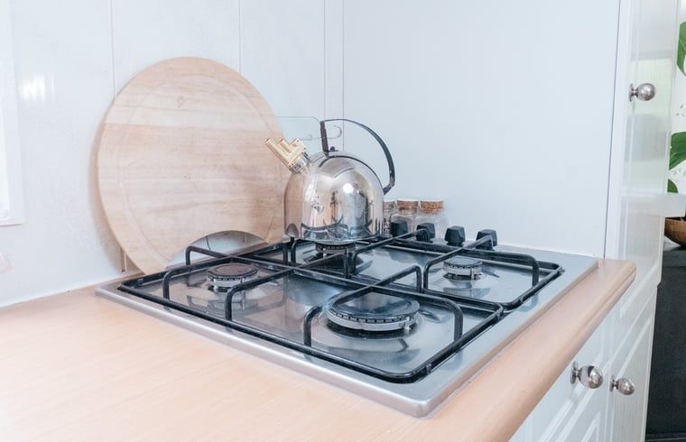 Kookplaat in de keuken van Huisje in Maarn, vakantiehuis Utrechtse Heuvelrug.