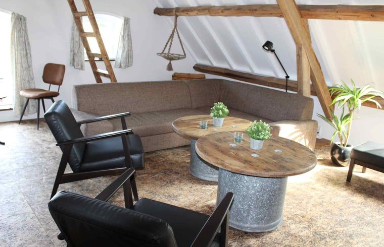 Decoratieve loft met antieke elementen in Vakantiehuisje in Achterveld, Utrechtse Heuvelrug, Utrecht.