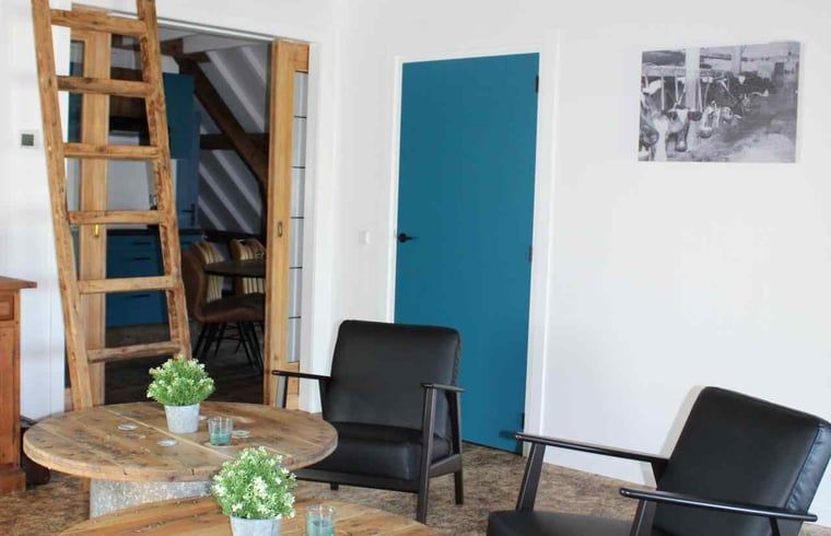 Slaaploft met rustieke details in Vakantiehuisje in Achterveld, Utrechtse Heuvelrug, Utrecht.