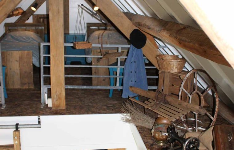 Knusse eenpersoonsbedden op de loft in Vakantiehuisje in Achterveld, Utrechtse Heuvelrug, Utrecht.