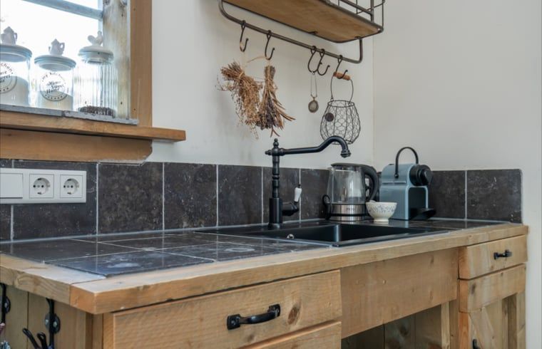 Stimmungsvolle Kerzen im Ferienhaus in Maarsbergen, Utrechtse Heuvelrug, fuer einen gemuetlichen Abend.