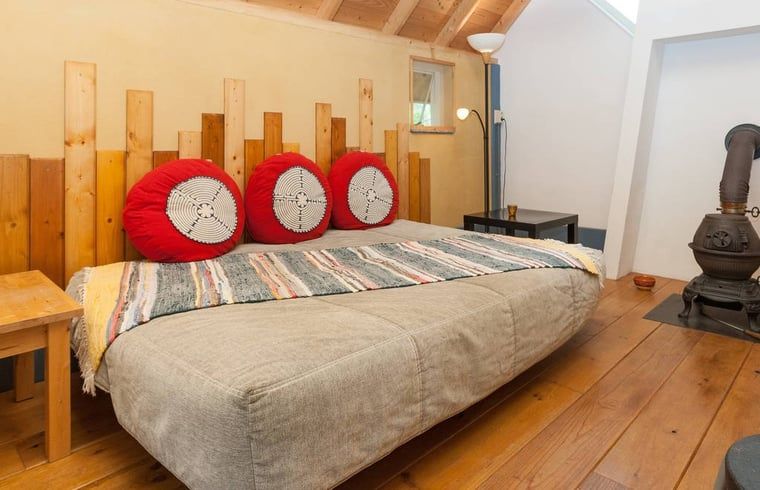 Gezellige binnenruimte van vakantiehuis in Leerdam, Utrecht met zithoek.