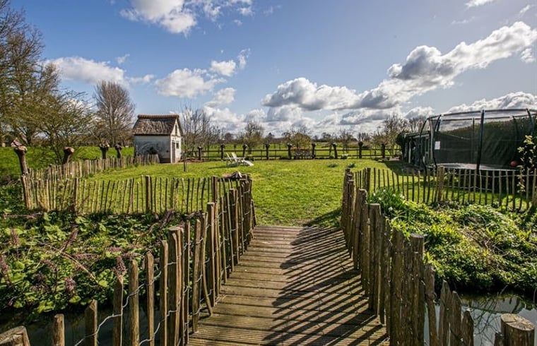 Geniet van de landelijke omgeving bij Vakantiehuisje in Hekendorp, Utrecht. Ontspannen in de natuur rondom deze charmante vakantiewoning.