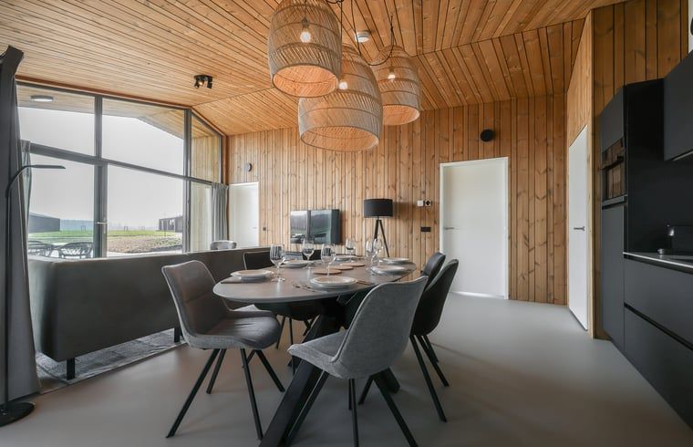 Atmospheric decoration in Huisje in Wissenkerke, a vacation home in Wissenkerke, Noord-Beveland, Zeeland.