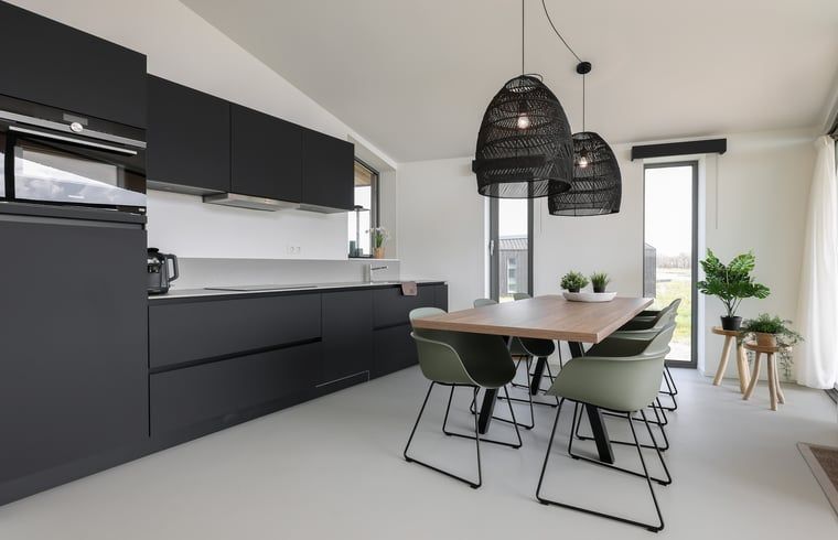 Stilvolles Badezimmer im Ferienhaus in Wissenkerke, ideal fuer einen komfortablen Aufenthalt in Noord-Beveland, Zeeland.