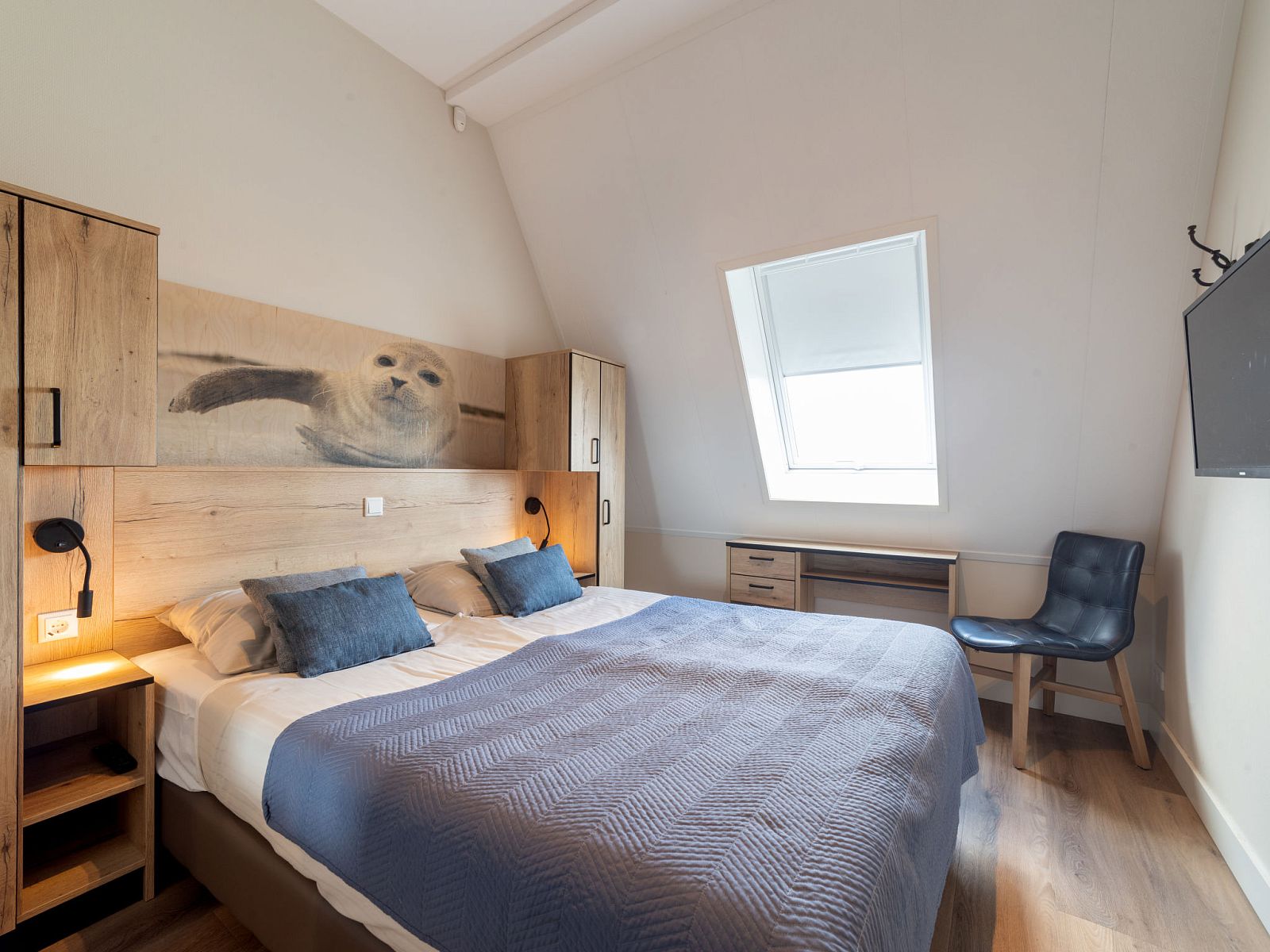 Zweites Schlafzimmer im Apartment Ganuenta, Colijnsplaat, Noord-Beveland, mit gemuetlicher Atmosphaere und natuerlichem Licht.