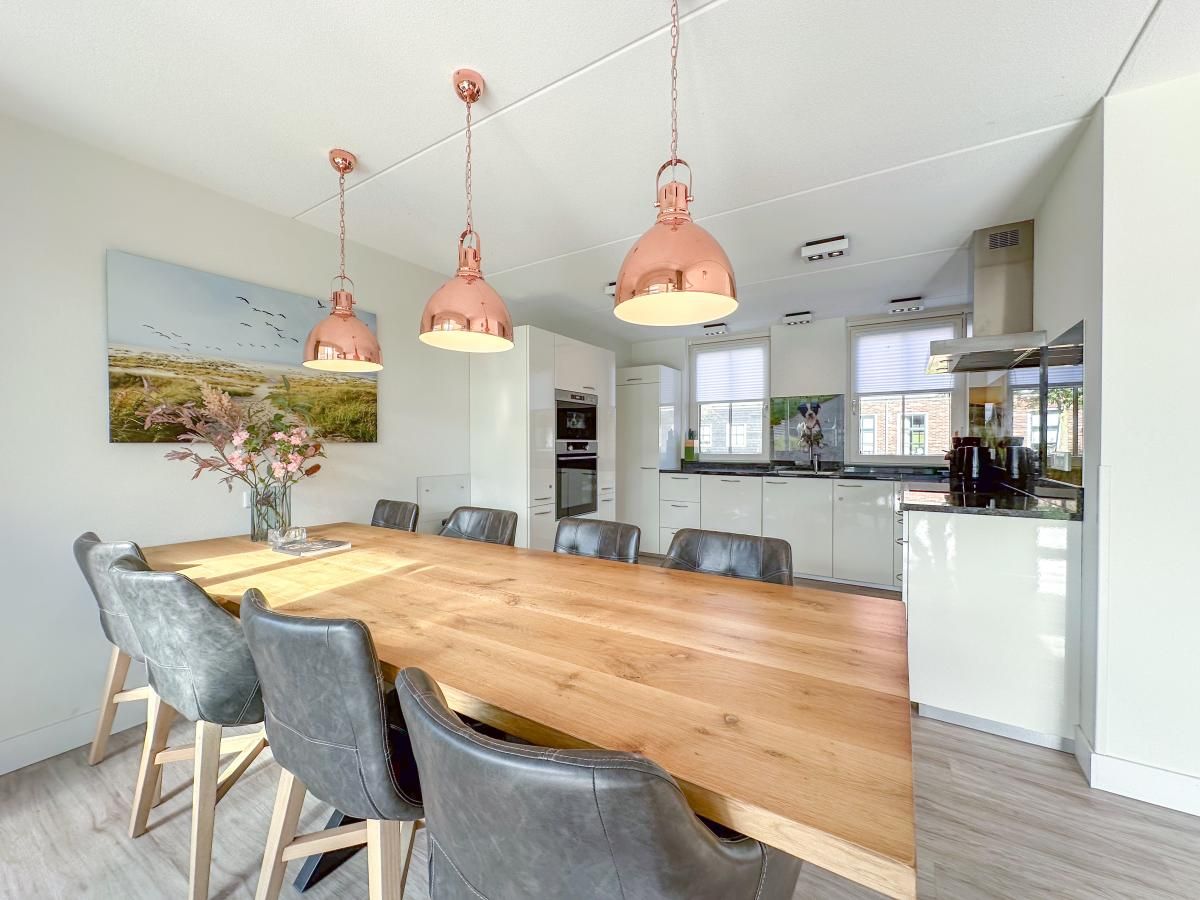 Gezellige eethoek in Coast and Calm 63 vakantiehuis, Colijnsplaat, Noord-Beveland, Zeeland