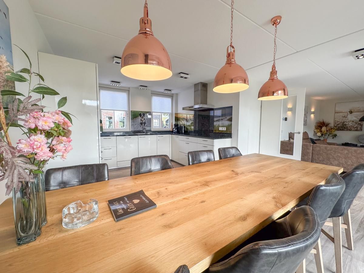 Moderne keuken in Coast and Calm 63 vakantiehuis, Colijnsplaat, Noord-Beveland, Zeeland