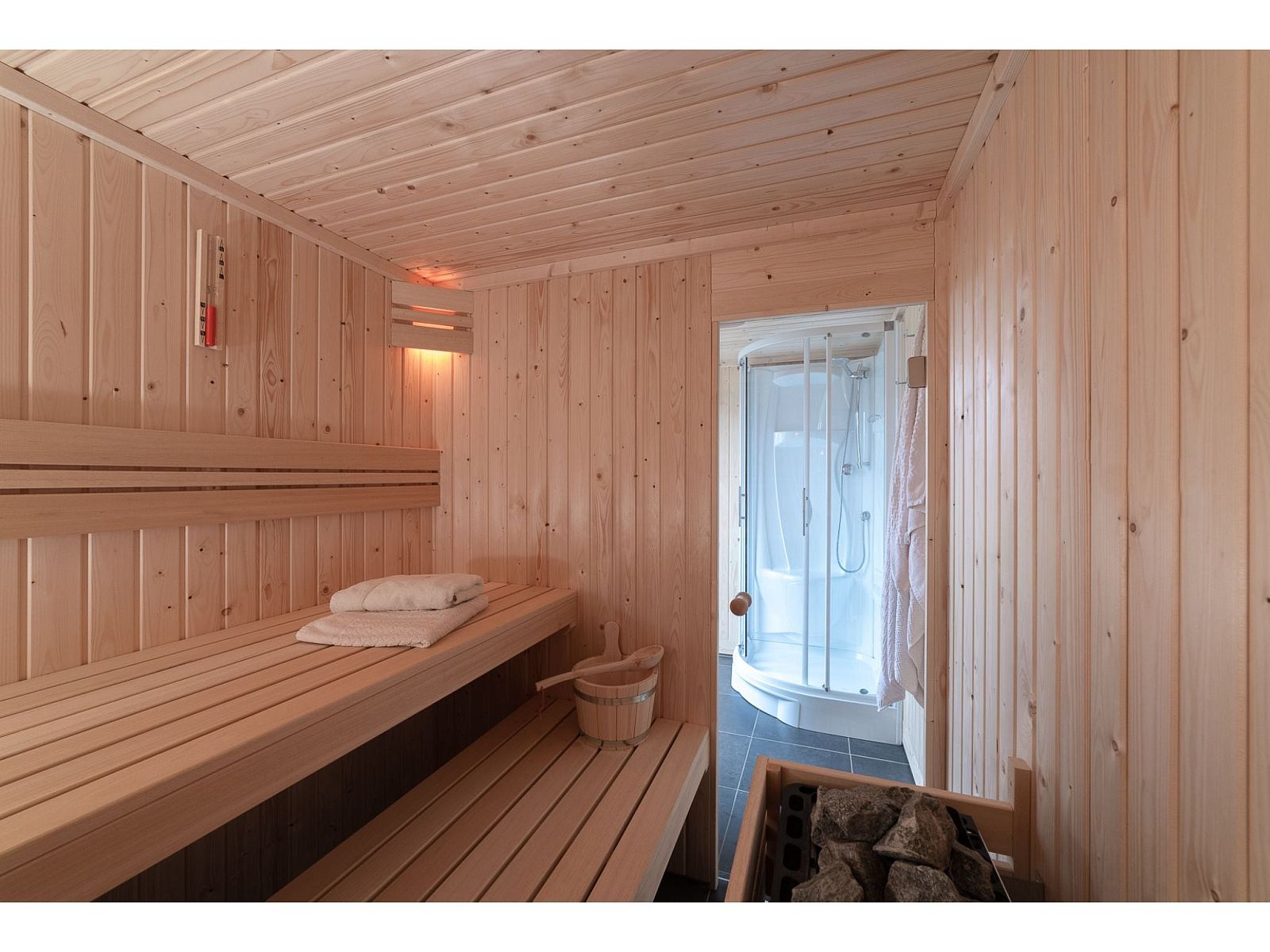 Verblijf 590262 - Vakantiewoning Noord-Beveland - 8 persoons vrijstaand met jacuzzi