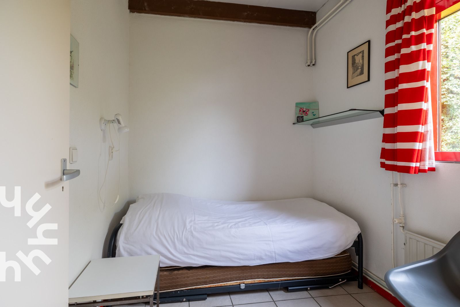 Komfortables Schlafzimmer mit Einzelbett im Ferienhaus ZE167 in Kamperland, Zeeland.