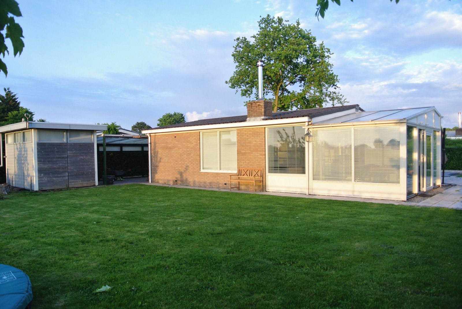Ferienhaus ZE1679 in Kamperland, Noord-Beveland mit sonniger Veranda und gruenem Garten, ideal fuer einen entspannten Aufenthalt in Zeeland.