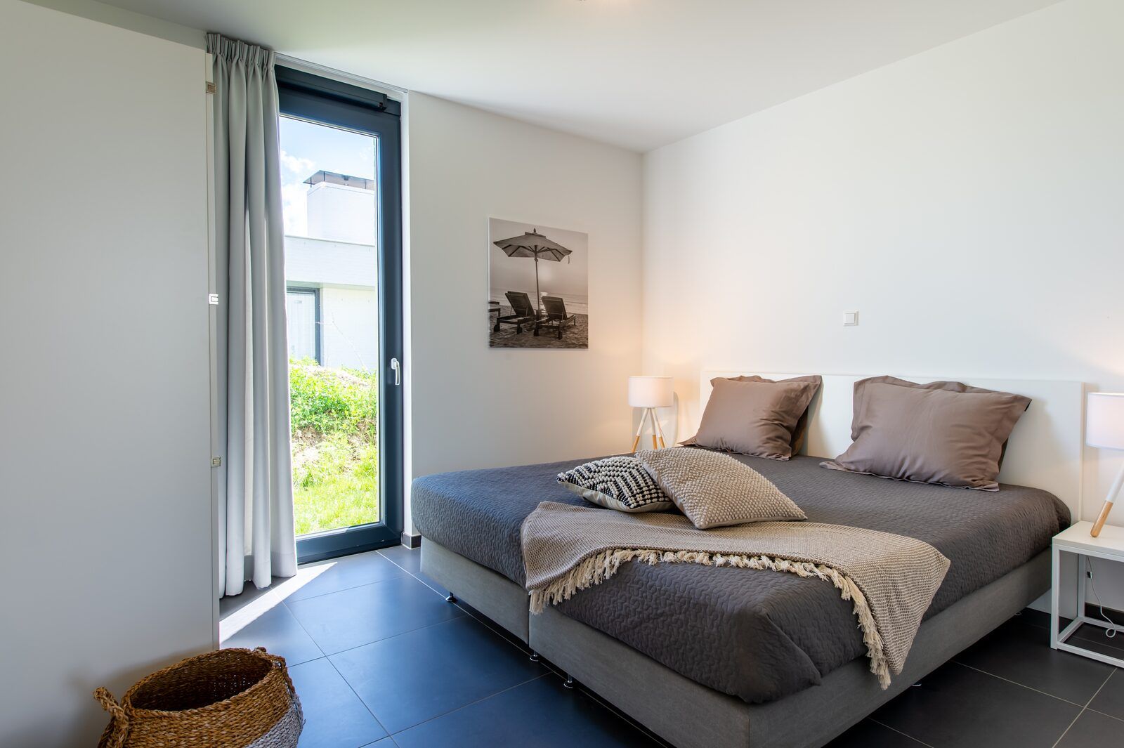 Tweede slaapkamer met twee bedden in Duinvallei 32, vakantiehuis in Kamperland, Zeeland.