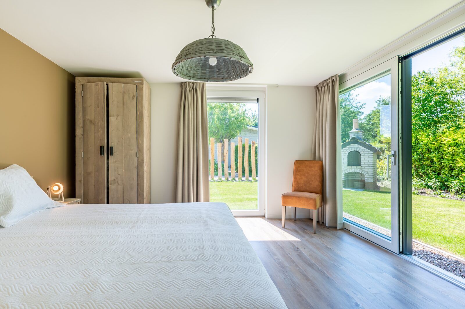 Bedroom with access to garden in vacation home Kastanjelaan 2 | Ruiterplaat, Kamperland, with modern furnishings.