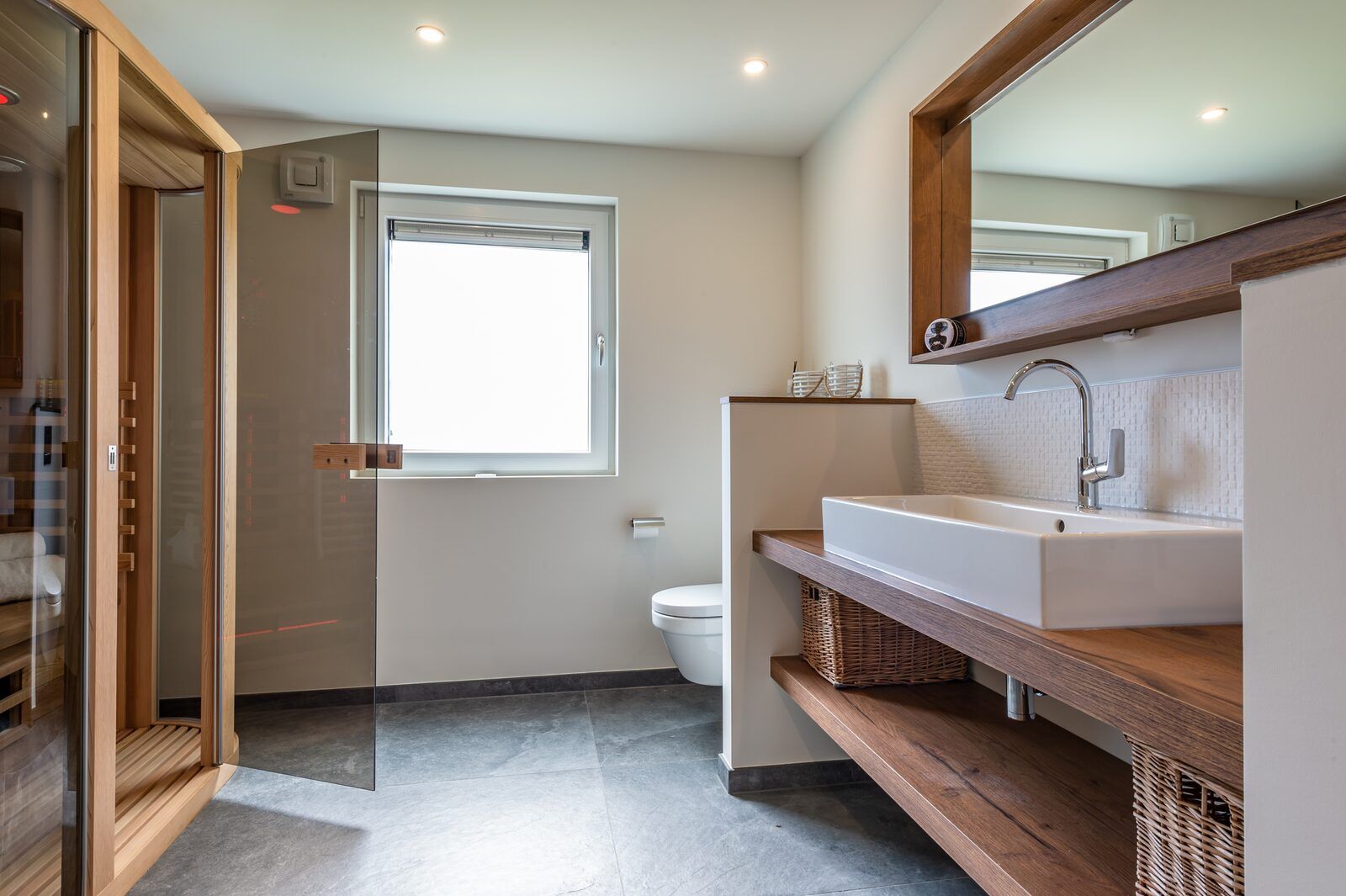 Backyard of vacation home Kastanjelaan 2 | Ruiterplaat, Kamperland, with lots of privacy and greenery.