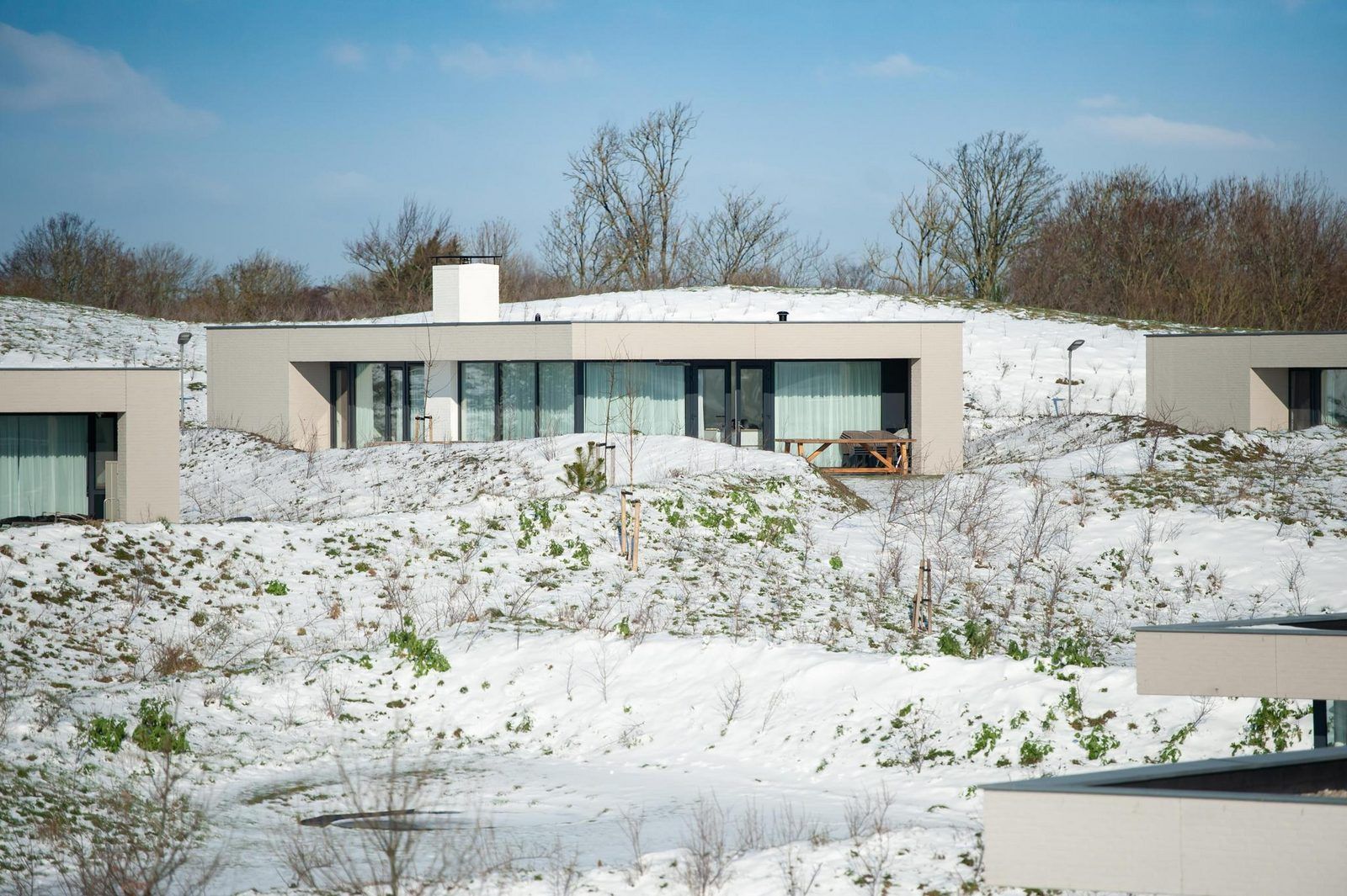 Winterse omgeving van Duinvallei 29 | De Groote Duynen, Kamperland. Vakantiehuis in besneeuwd landschap, Noord-Beveland, Zeeland.