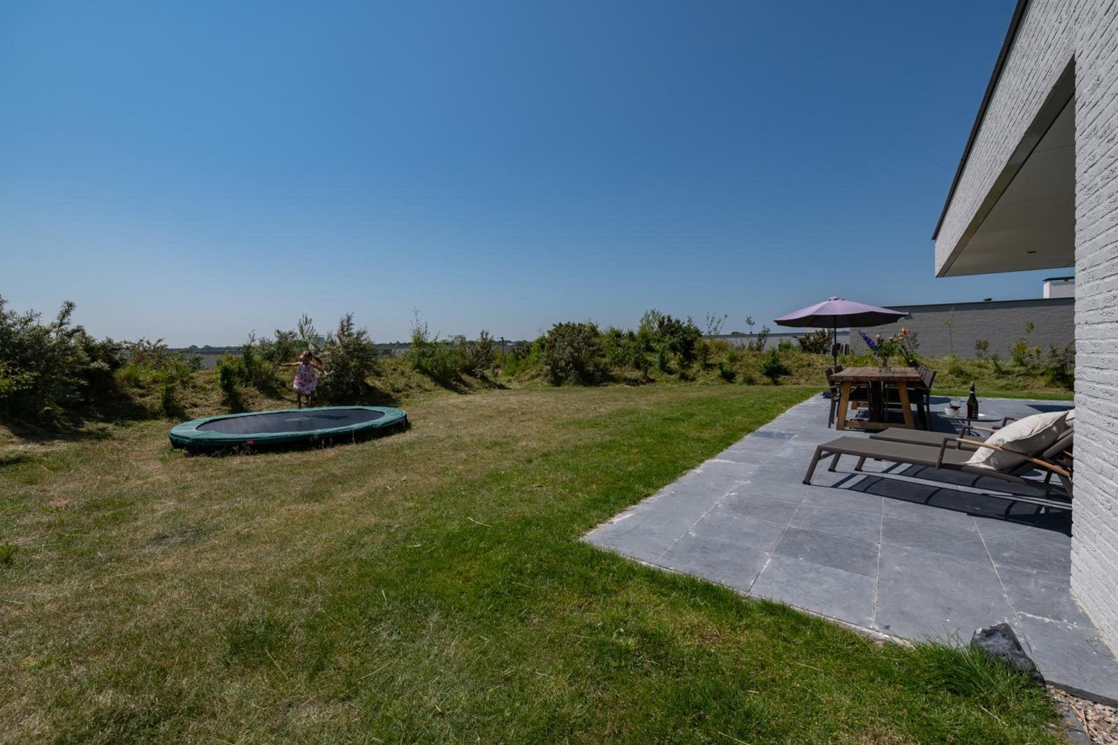 Terras met uitzicht op natuur in Duinvallei 29 | De Groote Duynen, Kamperland. Vakantiehuis in Noord-Beveland, Zeeland.