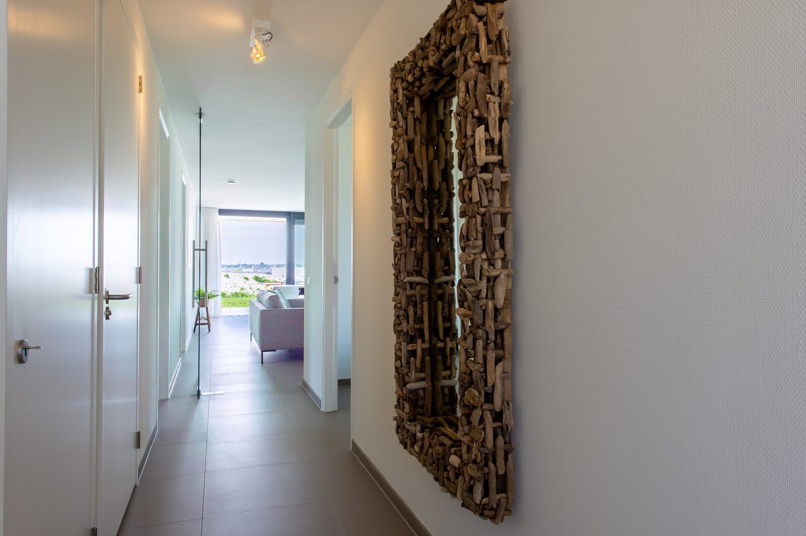 Terras met trampoline in Duinvallei 29 | De Groote Duynen, Kamperland. Vakantiehuis in Noord-Beveland, Zeeland.