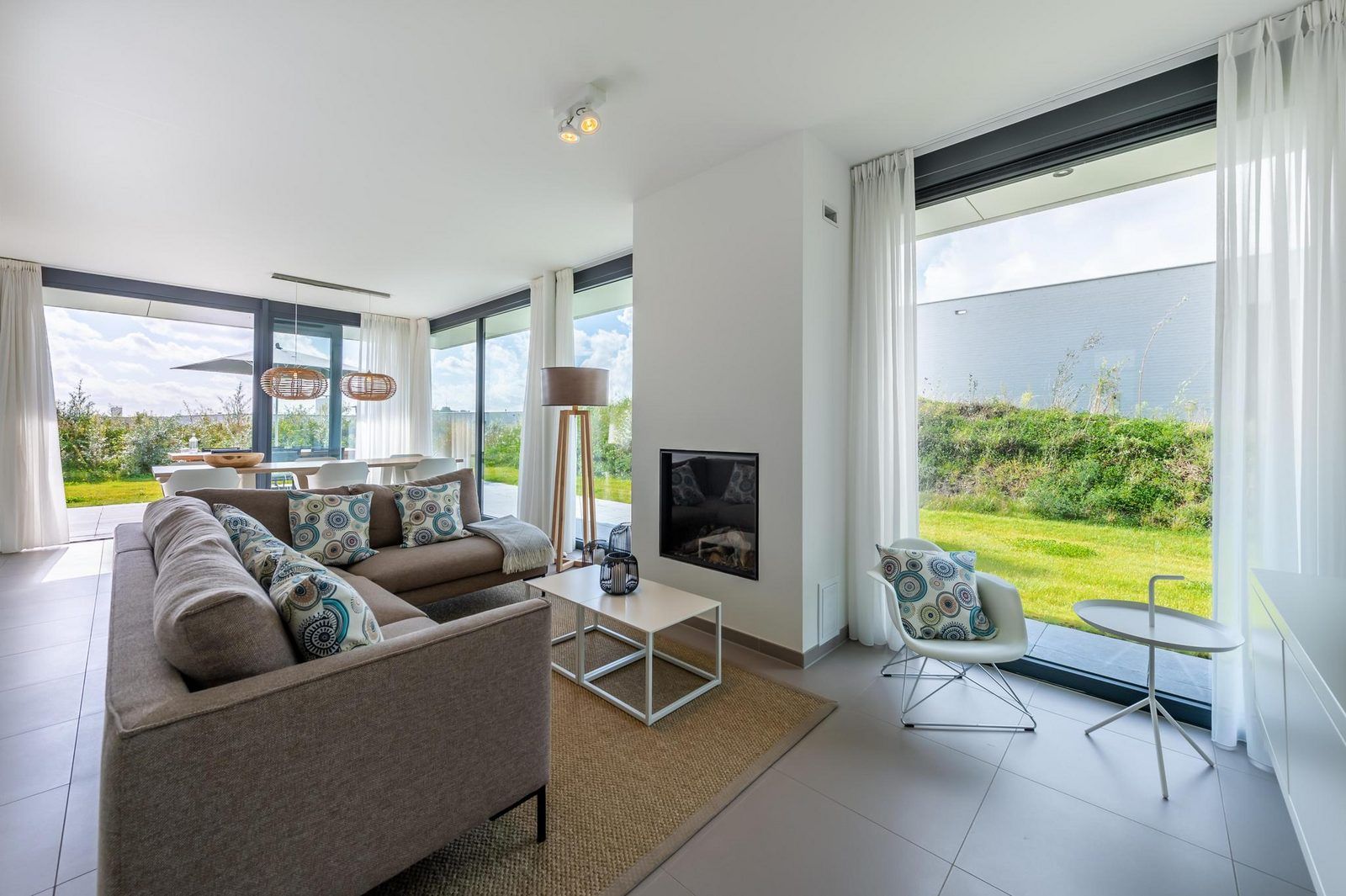 Gemuetliche Terrasse mit Gartenmoebeln in Duinvallei 27, Kamperland, Ferienhaus in Zeeland.