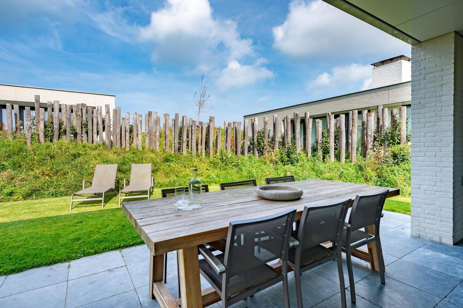 Sonnenterrasse des Ferienhauses Duinvallei 19 in De Groote Duynen, Kamperland mit Gartenblick