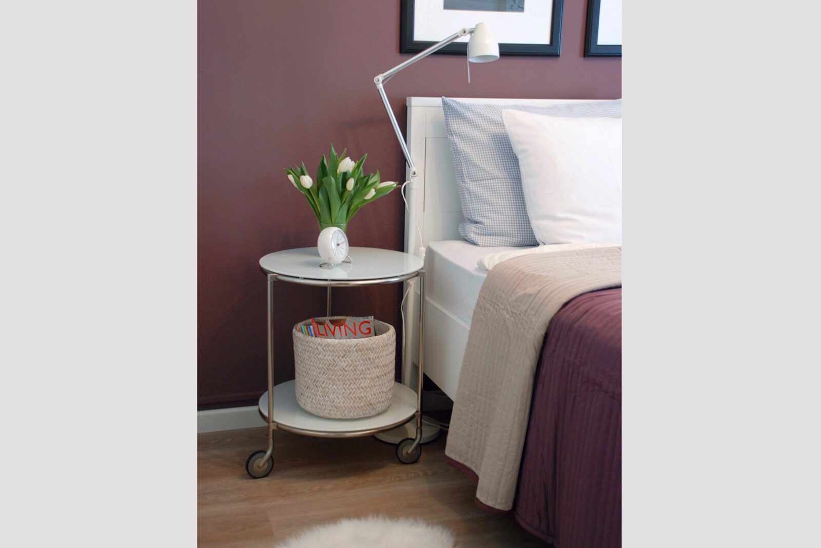 Bedside table with flowers in Ostrea 16 vacation home, Roompot Beach Resort, Kamperland, Zeeland.