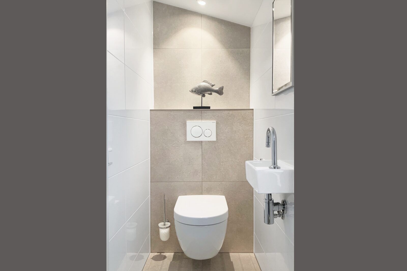 Stylish toilet room in Ostrea 16 vacation home, Roompot Beach Resort, Kamperland, Zeeland.