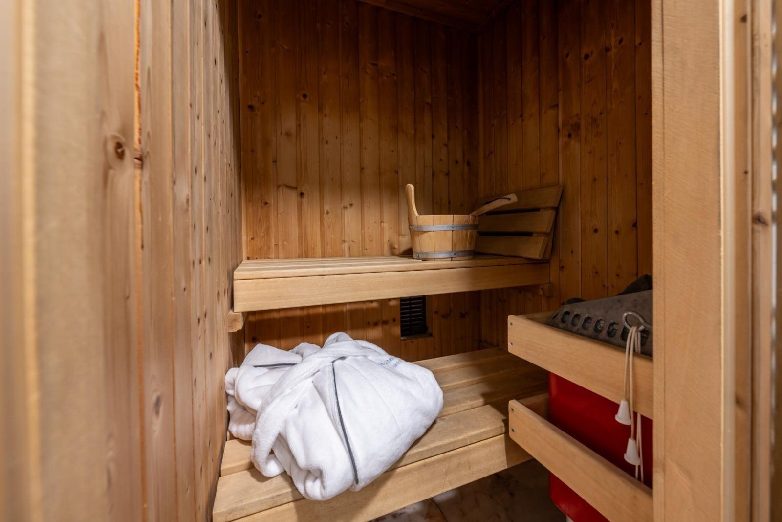 Gezellige sauna in vakantiehuis Sophiaboulevard 15, Roompot Beach Resort, Kamperland, voor ultieme ontspanning.