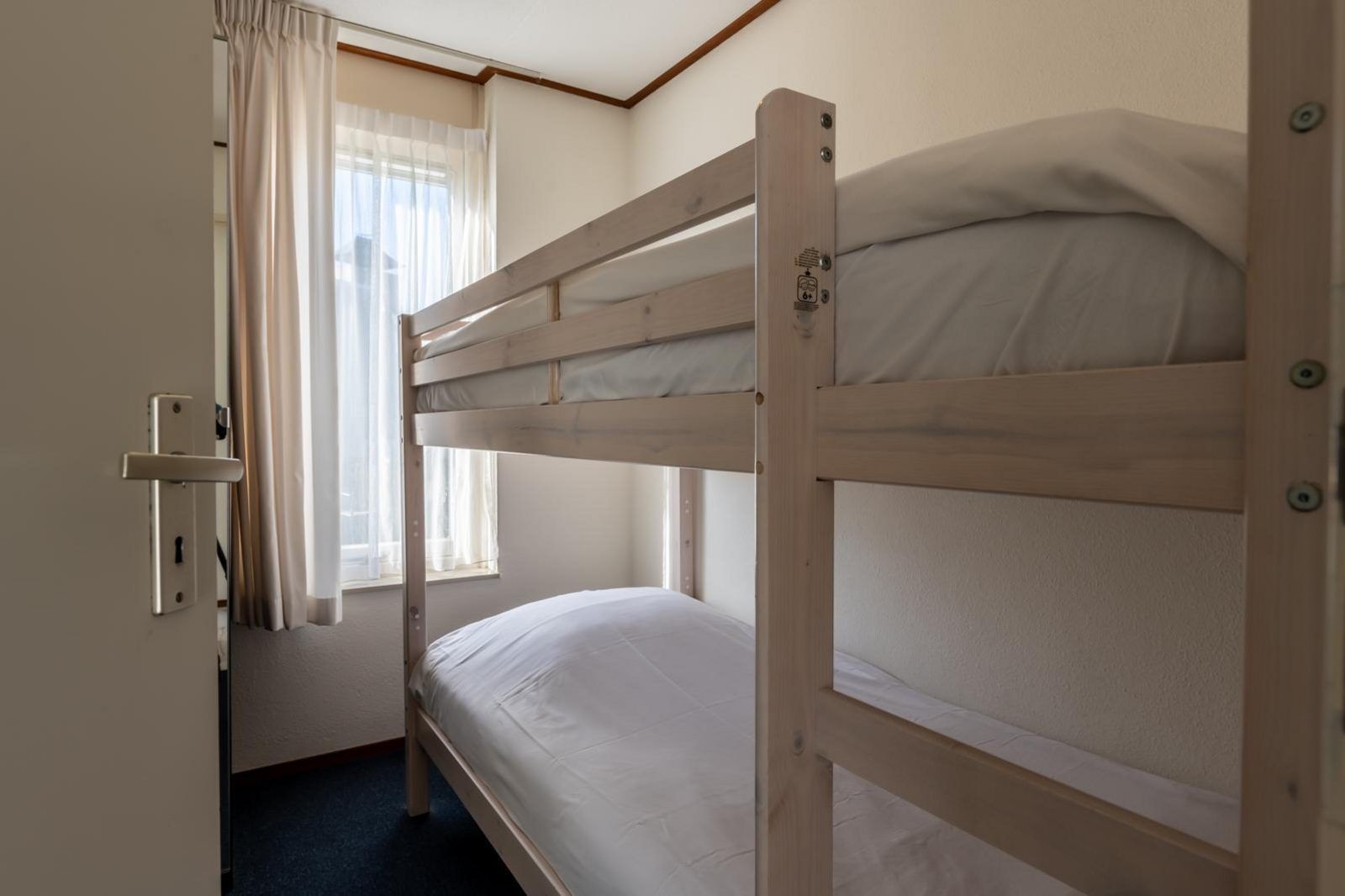 Slaapkamer met stapelbed in Sophiaboulevard 15, Roompot Beach Resort, Kamperland, ideaal voor kinderen.