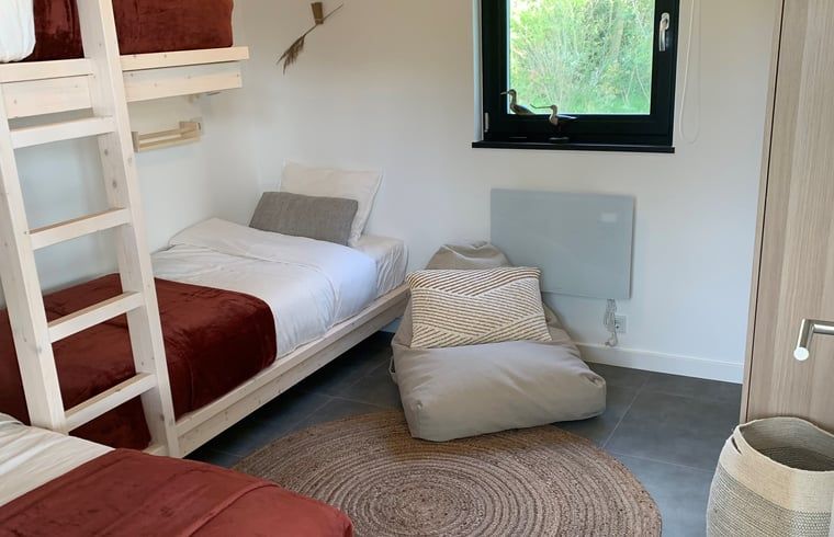 Kinderzimmer mit Etagenbetten im Ferienhaus Kamperland, ideal fuer Familien in Zeeland.