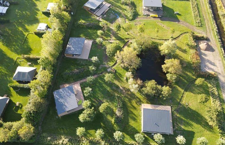Uebersicht ueber das Ferienhaus in Kamperland mit umliegender Natur, ideal fuer Ruhesuchende in Noord-Beveland, Zeeland.