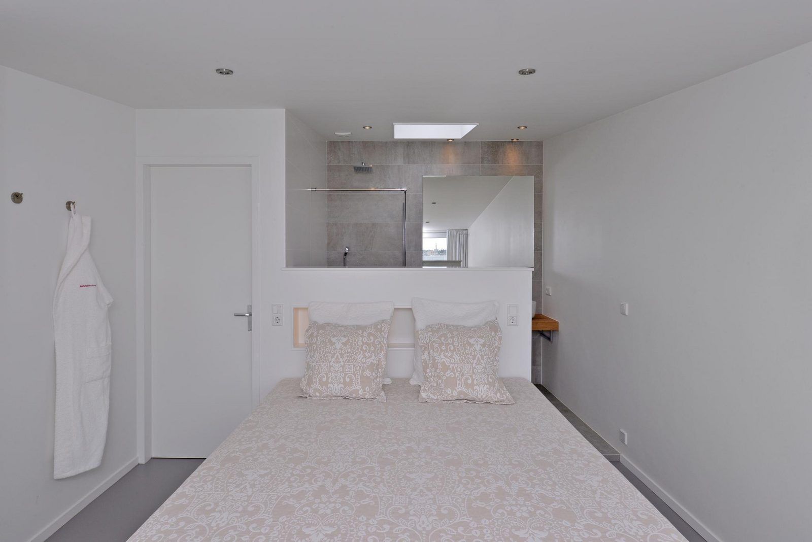 Gezellige slaapkamer in VZ2312 Vakantiehuis in Kamperland met ensuite badkamer, Noord-Beveland, Zeeland.