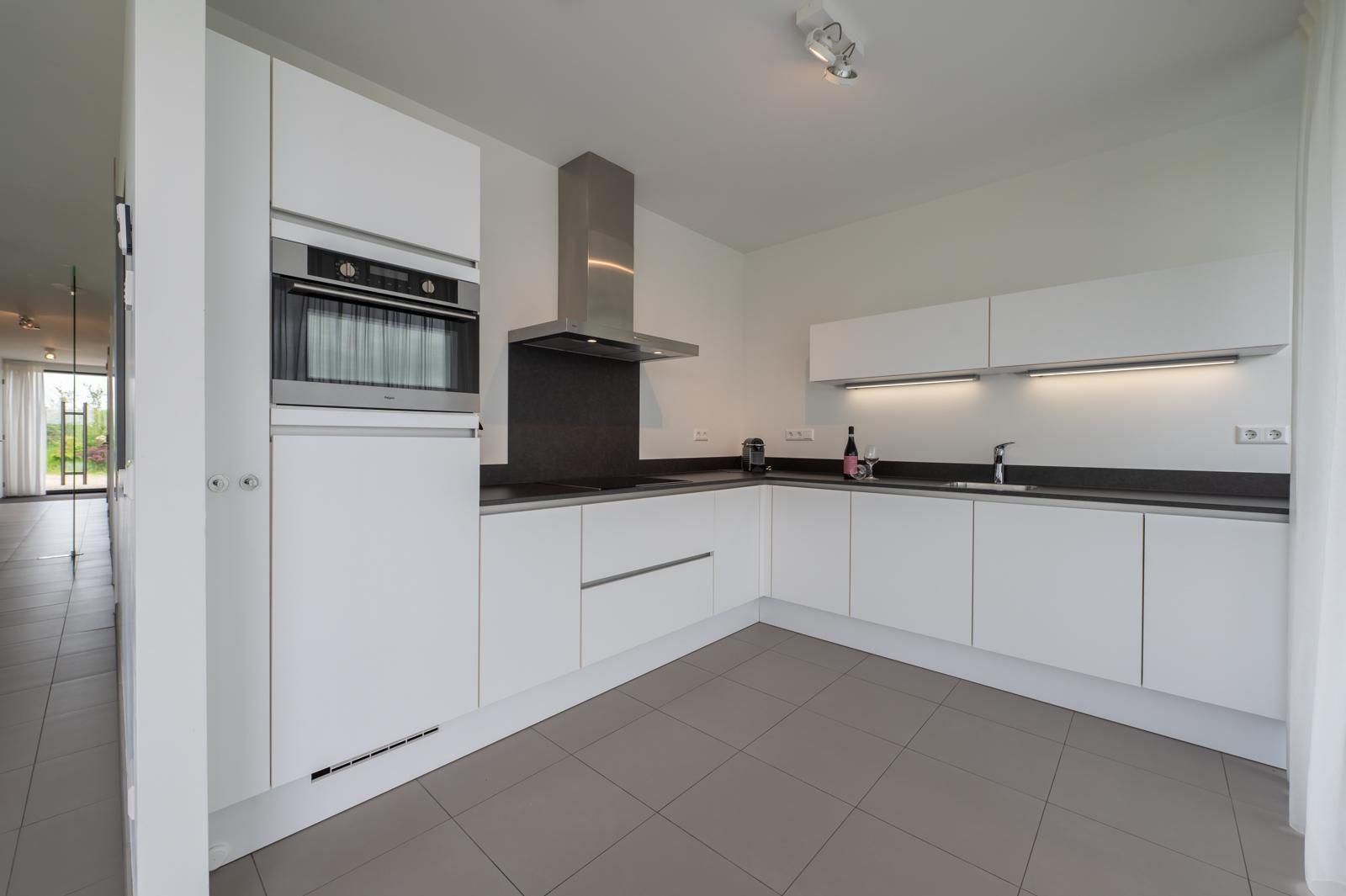 Fully equipped kitchen in Waterline 04, De Groote Duynen, Kamperland.