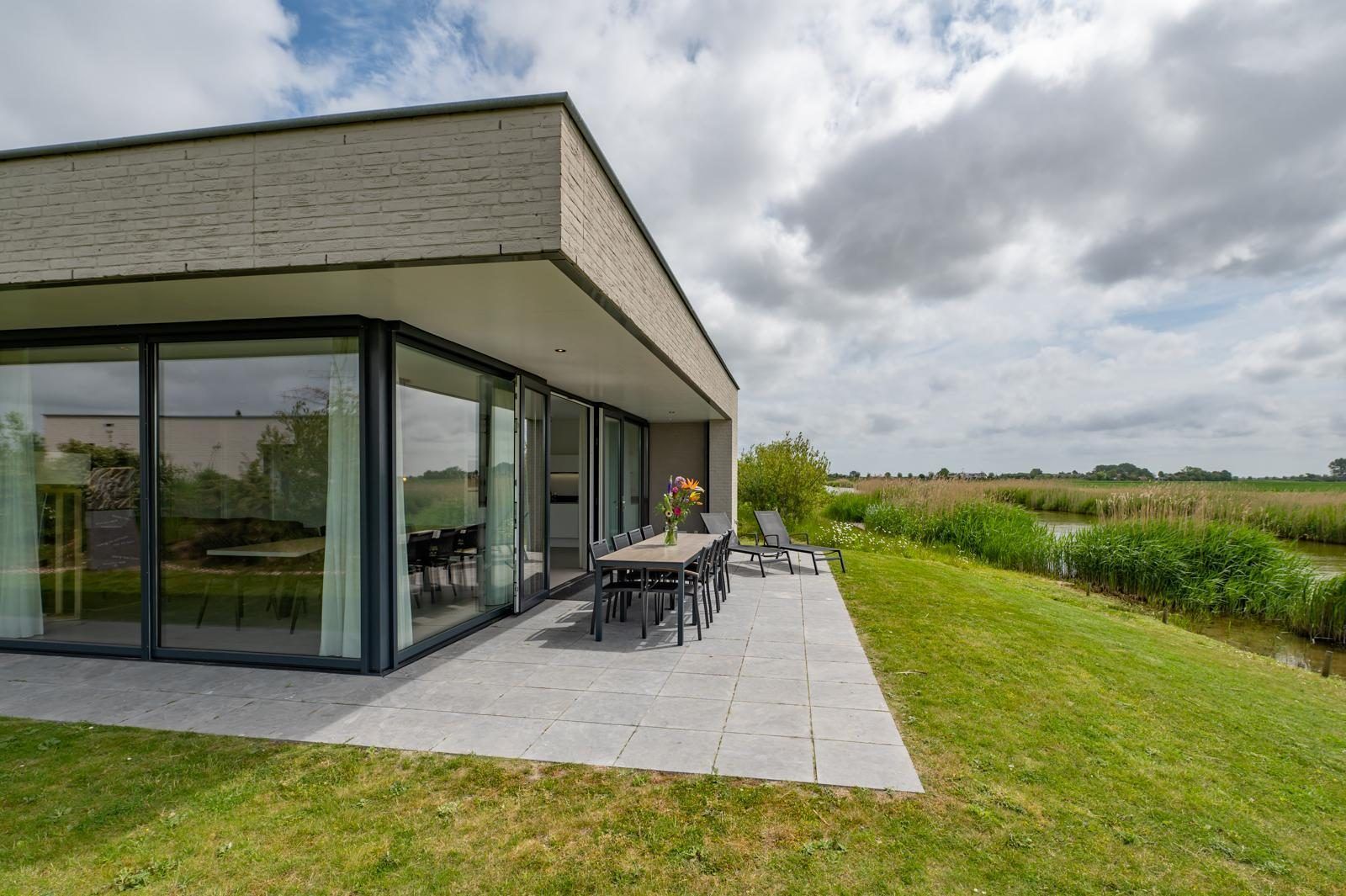 Outdoor terrace overlooking nature in Waterline 04, De Groote Duynen, Kamperland.