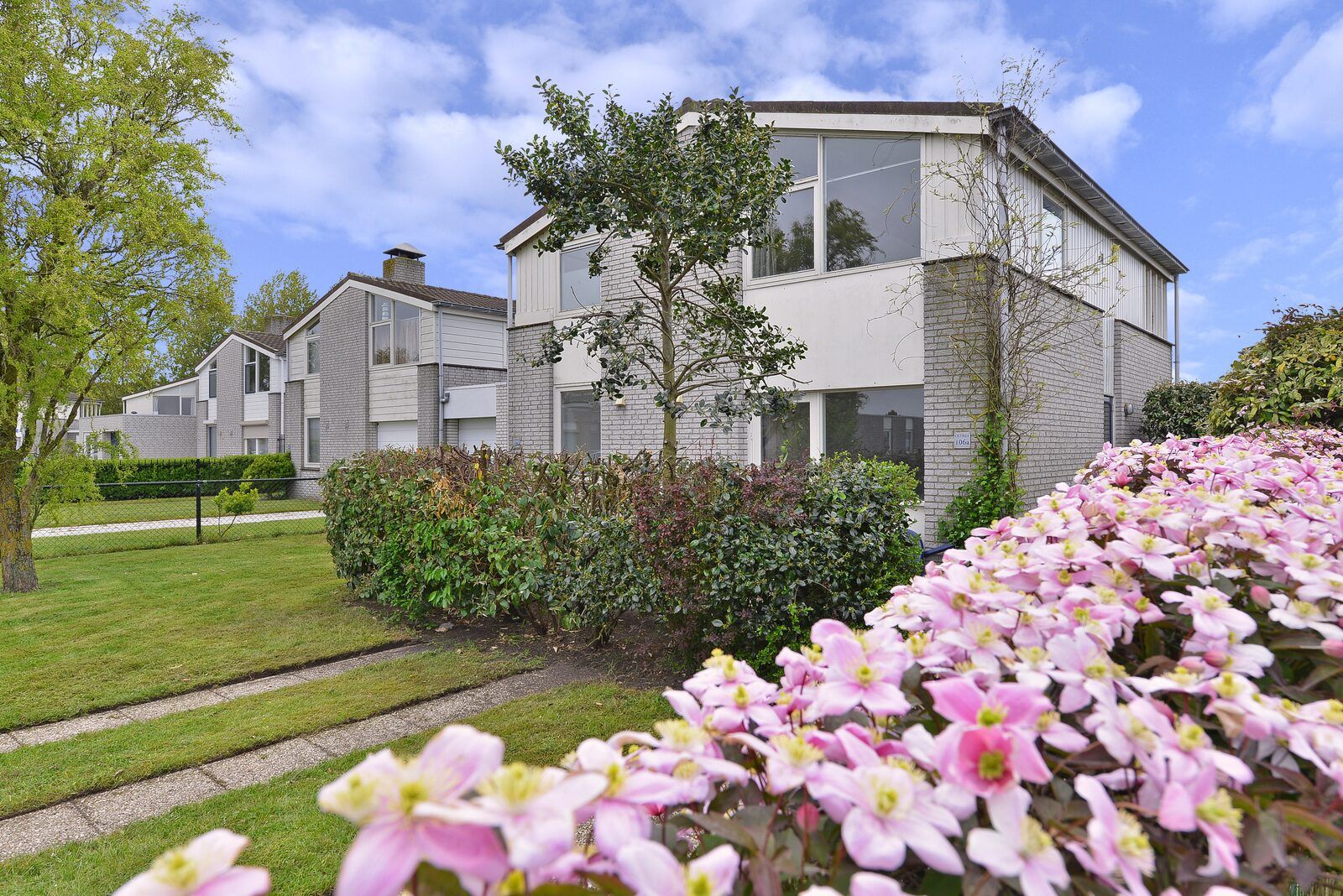 Vakantiehuis Ostrea 106 in Roompot Beach Resort, Kamperland met bloeiende tuin in Noord-Beveland, Zeeland.